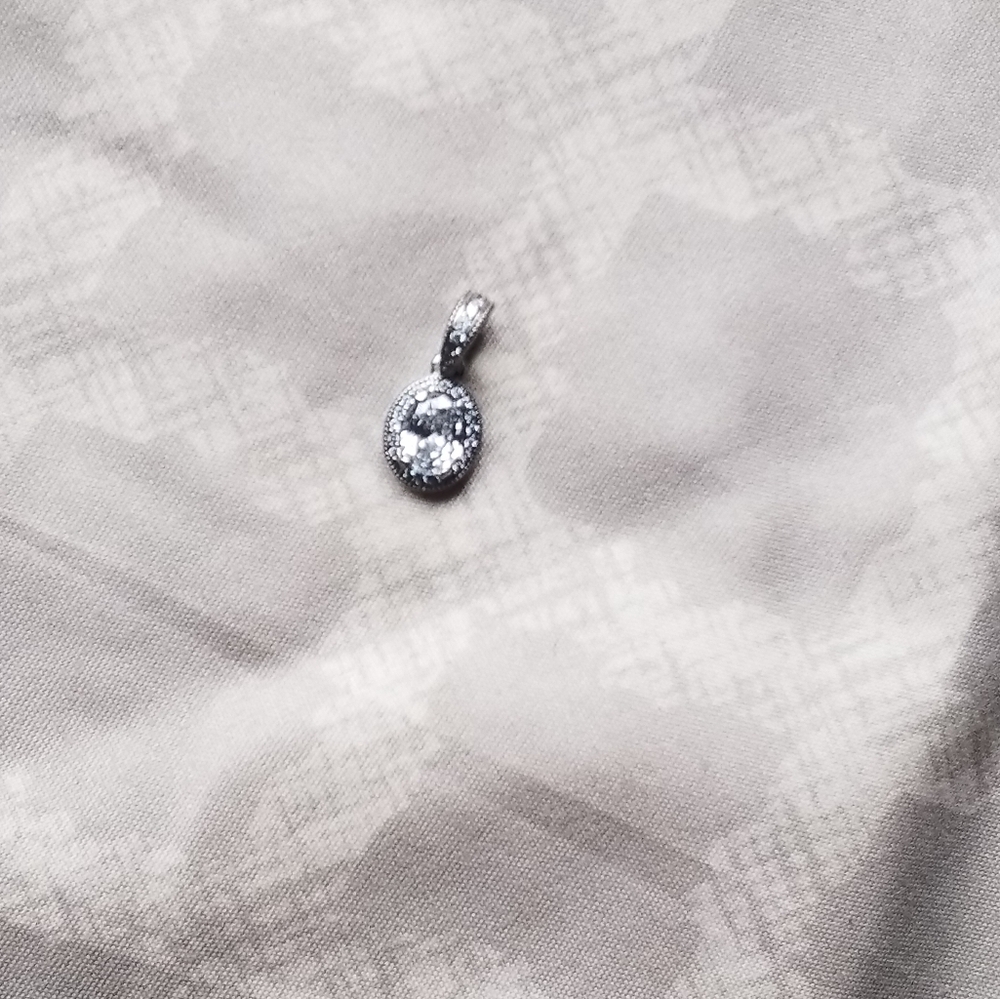Clear stone pendant